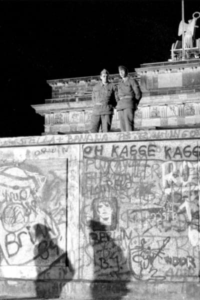 Berlin - Shadow Of The West © Cambridge Jones