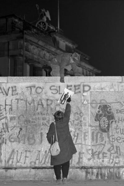 Berlin - A Gift In Front Of Barndenburg Gate © Cambridge Jones