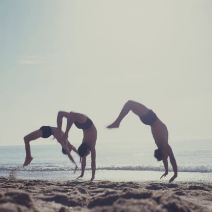 Acrobats Barcelona © Bronwyn Kidd