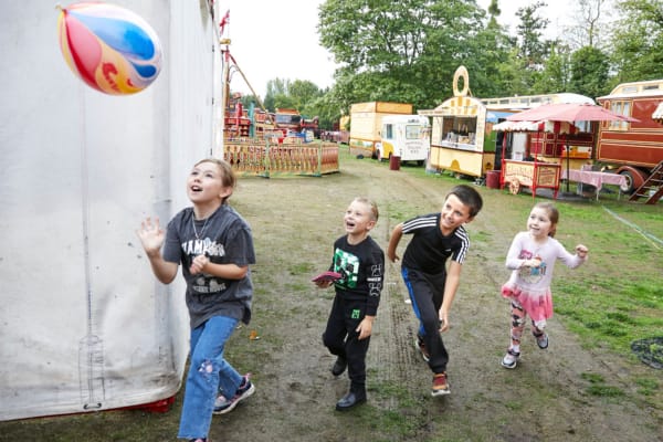Carter's children before the fair opens © Zoe Norfolk